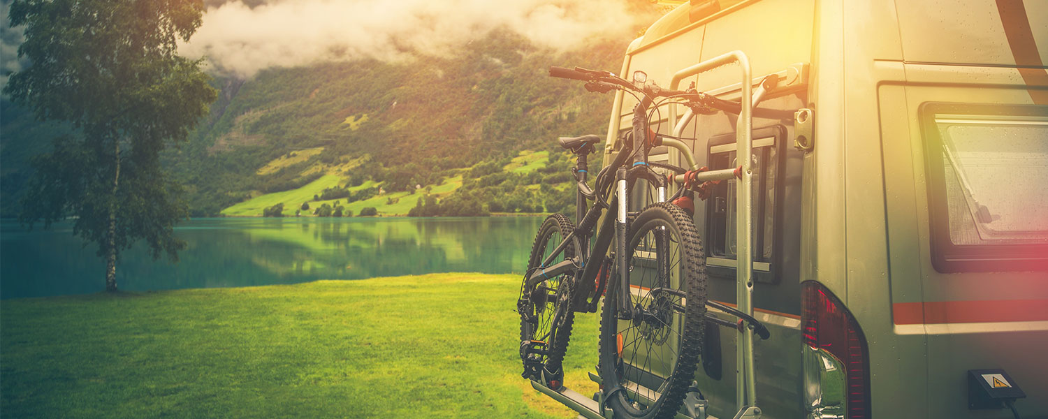 Camping Campingbus an einem See